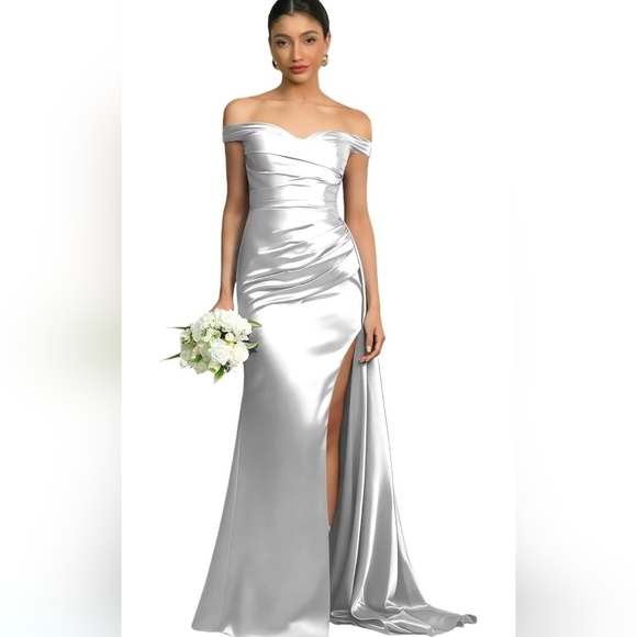 Elegant Silver Off-Shoulder Gown - www.ice4pros.com.br